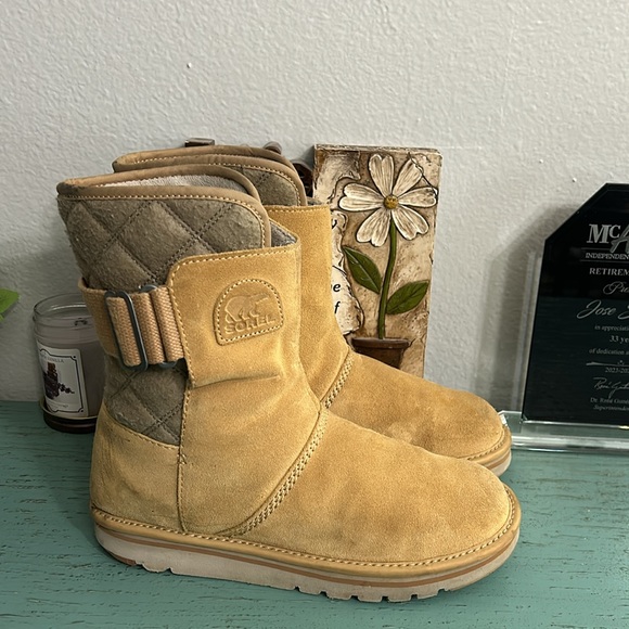 Sorel Boots SZ 8.5 - Picture 2 of 7